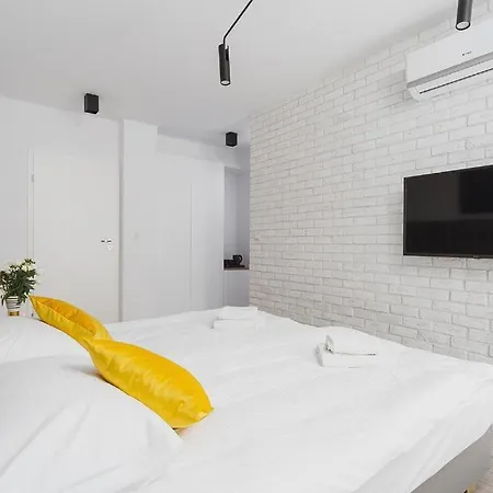 Golden Honey Apartment