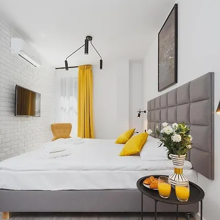 Golden Honey Apartment